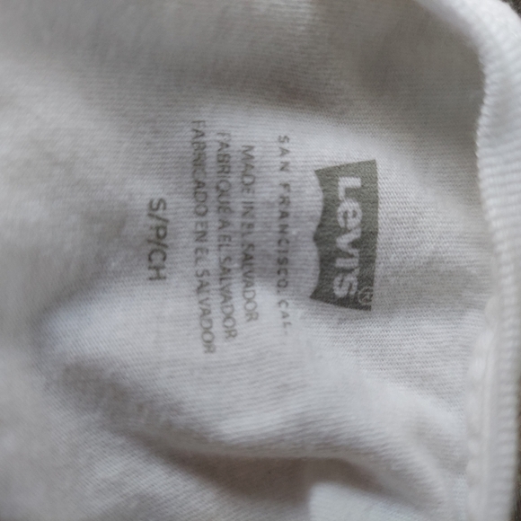 Levi's White t-shirt size SP 100% cotton. Youth  Levi's Women's White Graphic Te - Picture 4 of 4